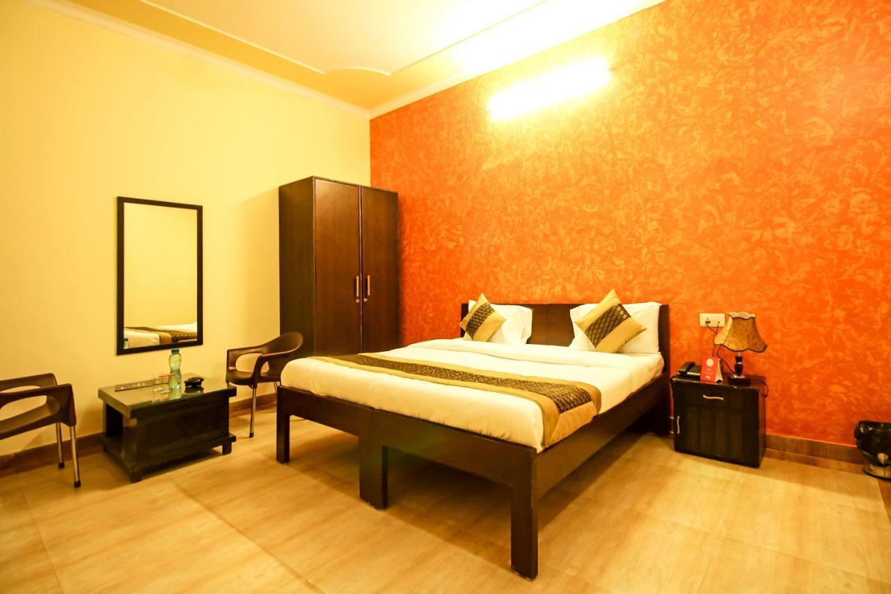 Hotel Oyo 8240 Maan Residency Gurgaon Zewnętrze zdjęcie