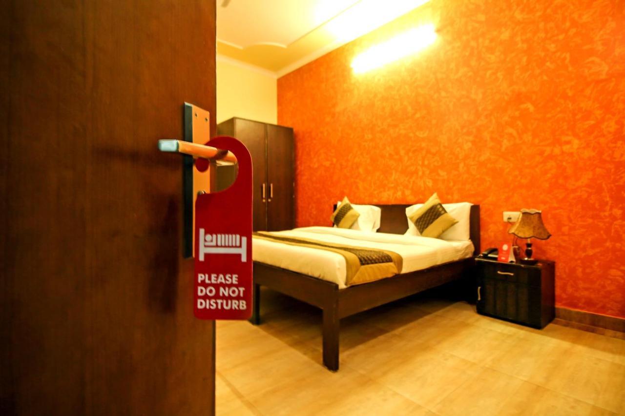 Hotel Oyo 8240 Maan Residency Gurgaon Zewnętrze zdjęcie