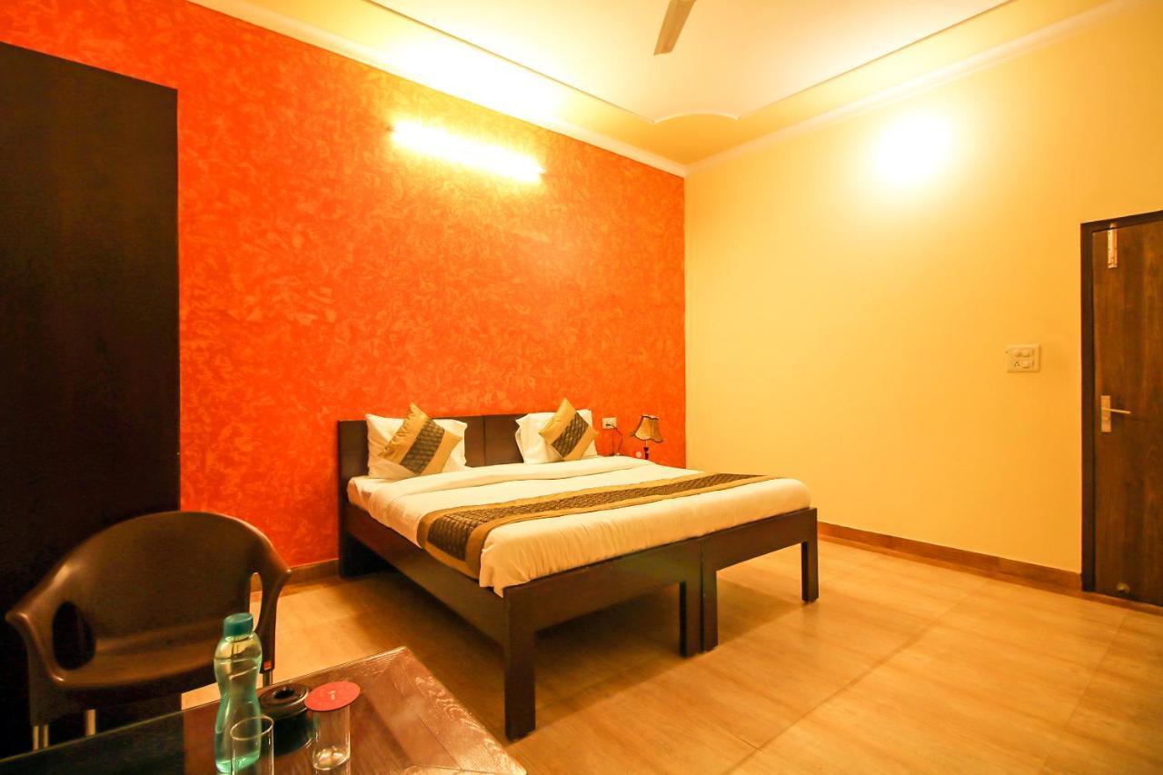 Hotel Oyo 8240 Maan Residency Gurgaon Zewnętrze zdjęcie